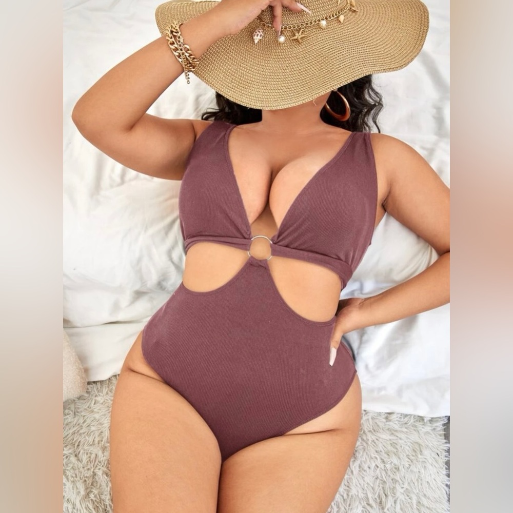 Plus Cut-out Ring Linked One Piece Swimsuit
